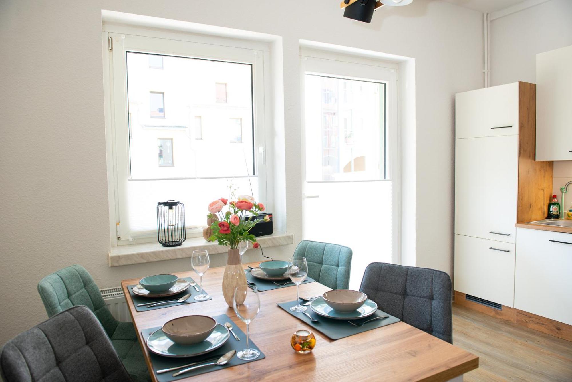Savor 5 Personen 2 Schlafzimmer Babybett Netflix Balkon Zentrum Apartment *