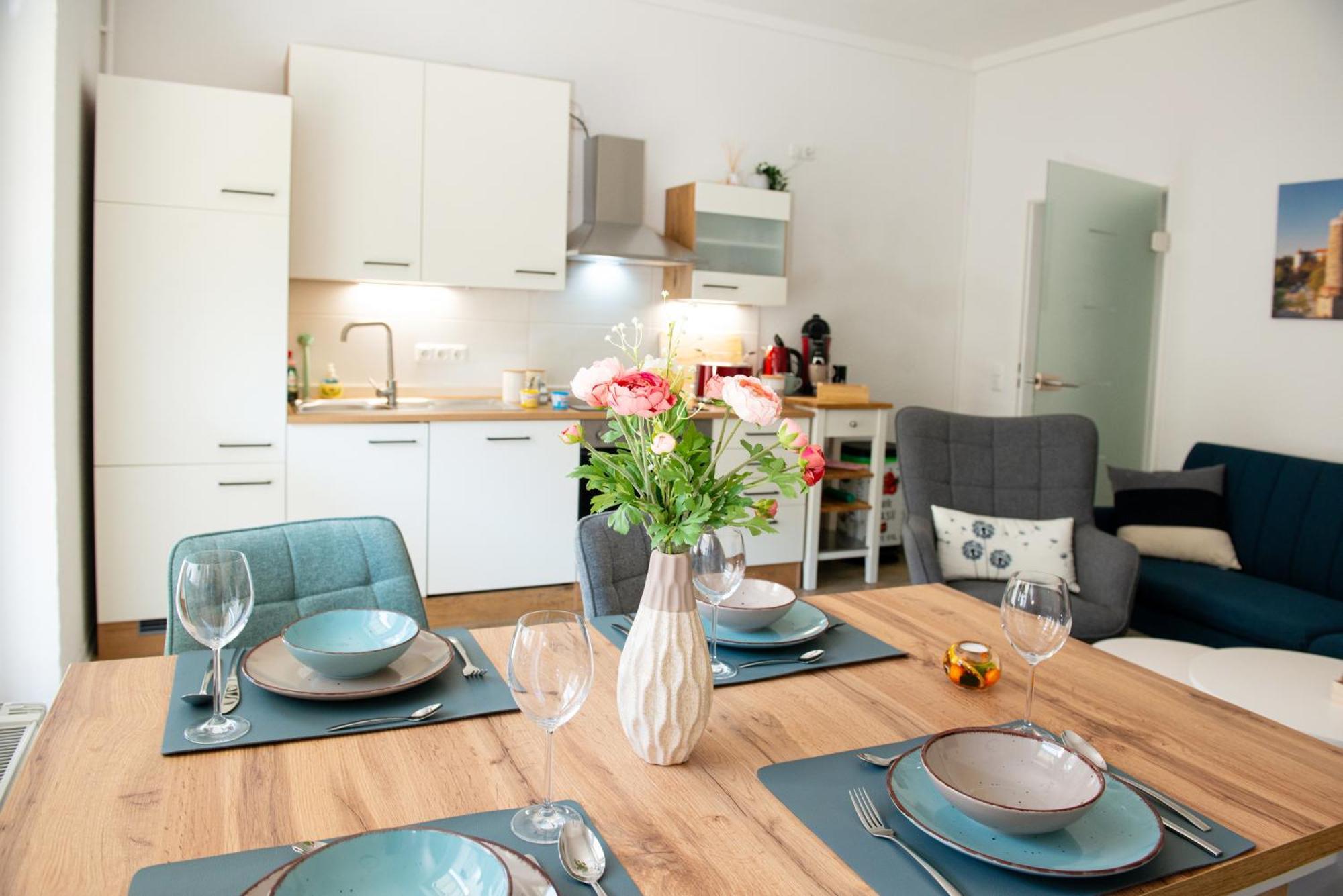 Savor 5 Personen 2 Schlafzimmer Babybett Netflix Balkon Zentrum *
